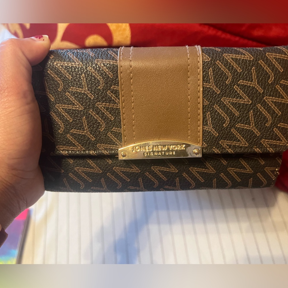 Jones Newyork signature wallet